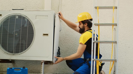 tech fixing heat pump